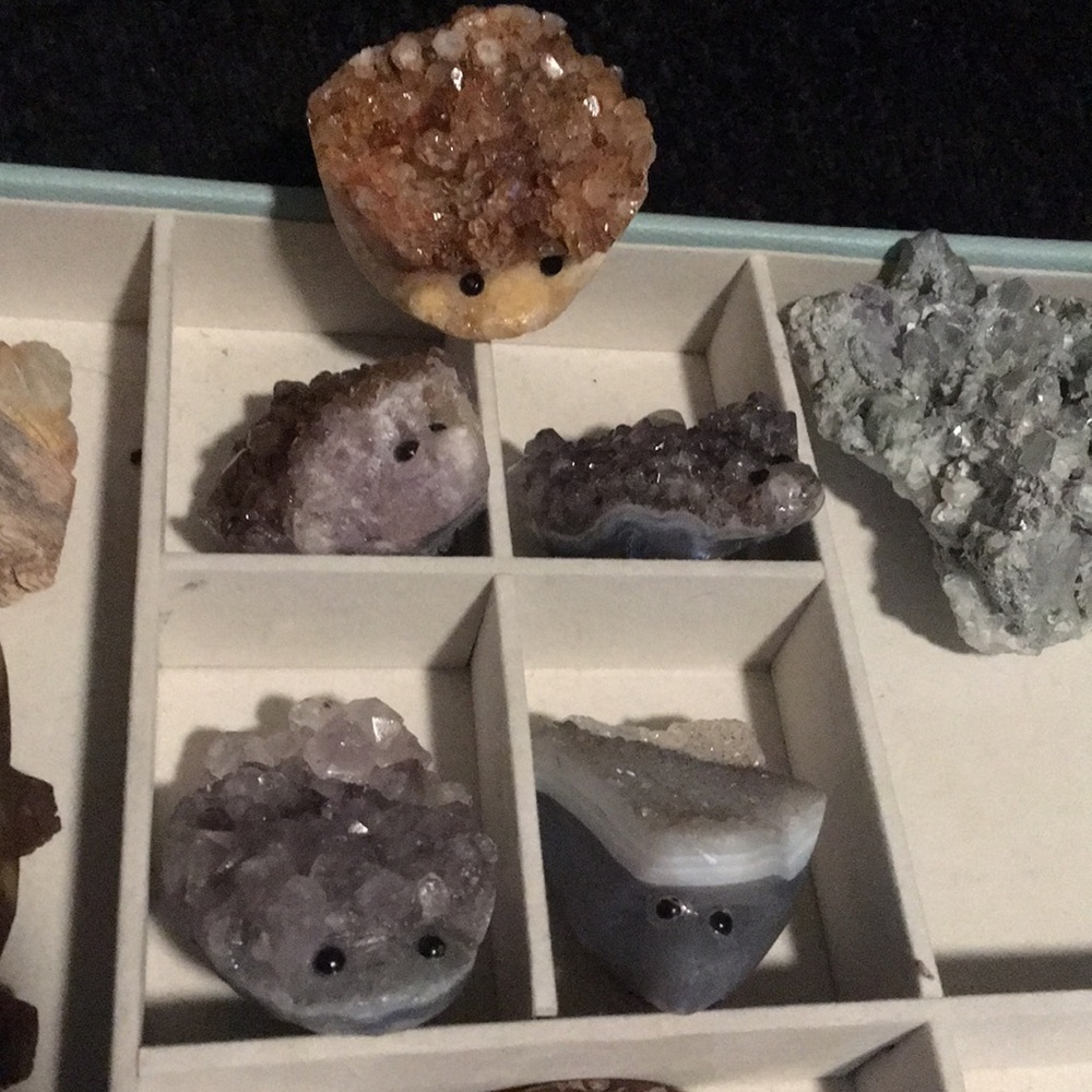 Large quartz carved hedgehogs